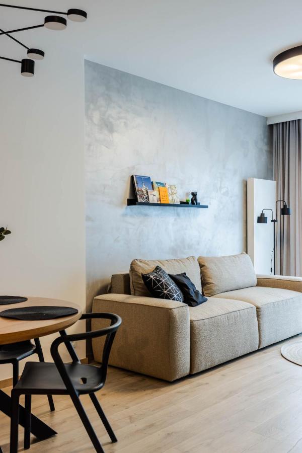 Klimatyzowany Apartament Very Berry Z Parkingiem W Poznaniu By Noclegi Renters Esterno foto