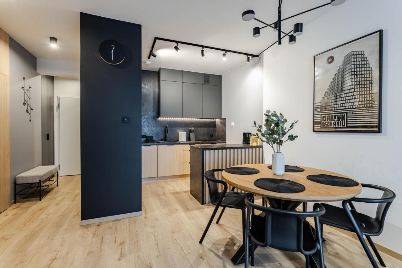 Klimatyzowany Apartament Very Berry Z Parkingiem W Poznaniu By Noclegi Renters Esterno foto
