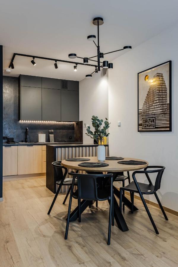 Klimatyzowany Apartament Very Berry Z Parkingiem W Poznaniu By Noclegi Renters Esterno foto