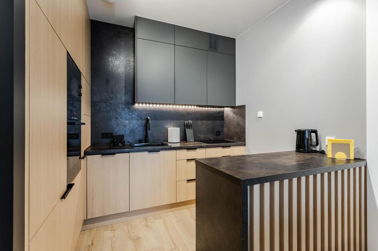 Klimatyzowany Apartament Very Berry Z Parkingiem W Poznaniu By Noclegi Renters Esterno foto